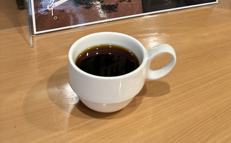 食後はフードライター・田中氏が食事に合わせたコーヒーを用意